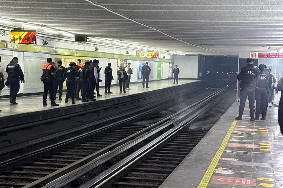 Usuarios reportaron humo en la estación Hidalgo de la Línea 3 del Metro; más tarde, en División del Norte.