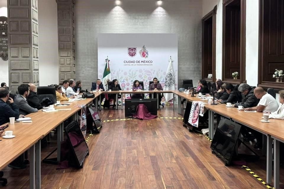 Colectivos de familiares de víctimas de desaparición y Gobierno de CDMX acordaron creación de un gabinete enfocado en búsqueda de personas.