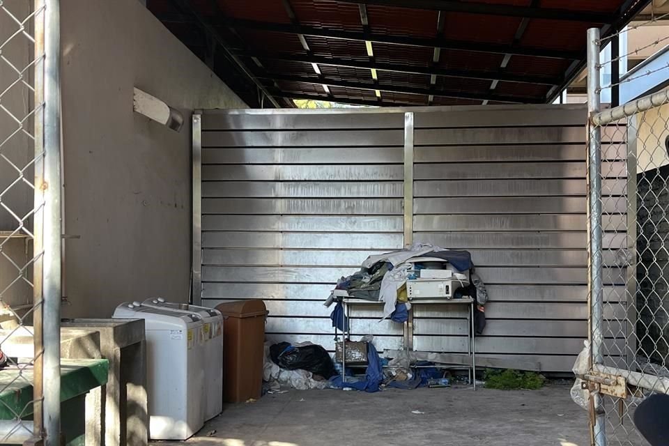 Empleados del Semefo de Chilpancingo, Guerrero, denunciaron las condiciones insalubres en las que trabajan, así como los malos tratos de la administración.