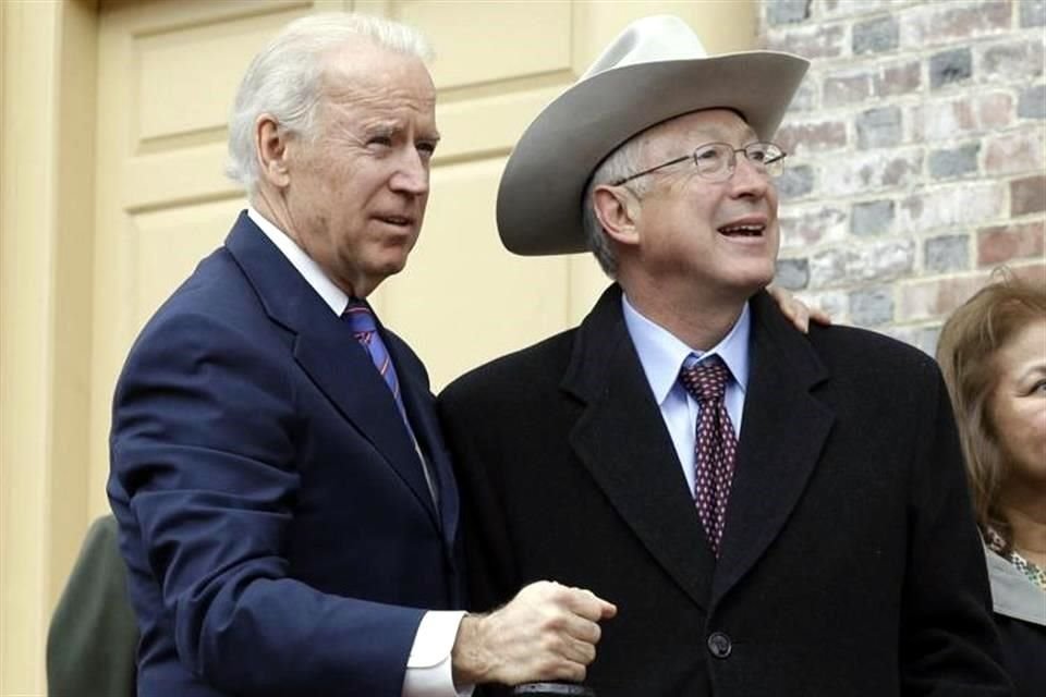 El entonces Vicepresidente Joe Biden y el entonces Secretario del Interior Ken Salazar, en 2013