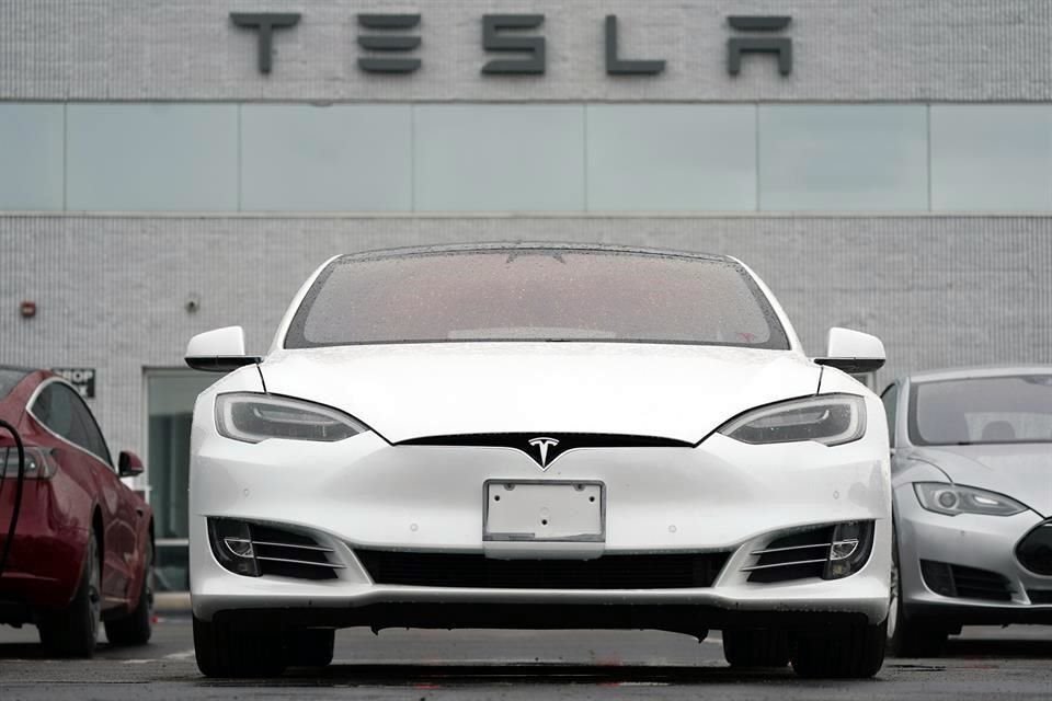 Tesla cerró este miércoles a mil 67.95 dólares por acción, después de caer casi un 13% esta semana.