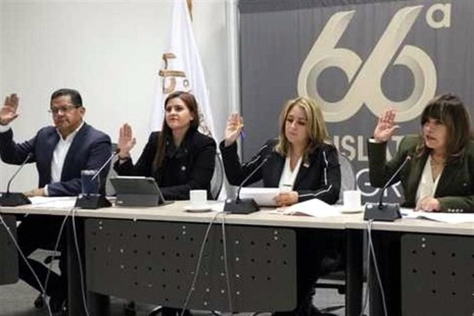 De acuerdo con el proceso legislativo, la terna pasará a la valoración de la Comisión de Justicia, ante la que comparecerán los candidatos y presentarán sus planes de trabajo.