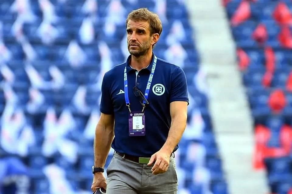 Luego de que Iván Alonso fuera acusado de aceptar el trato con el Porto, el Cruz Azul lo respaldó diciendo que no hay pruebas del club portugués sobre el asunto de Anselmi.