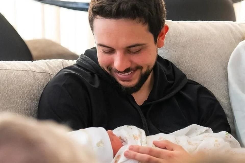 Este anuncio de embarazo llega poco después del nacimiento de la sobrina de la Princesa Iman, hija de su hermano, el Príncipe Hussein bin Abdullah II.