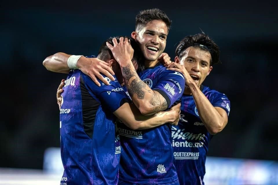 Mazatlán consiguió su primera victoria del Clausura 2025 aprovechando los errores del guardameta del Toluca.