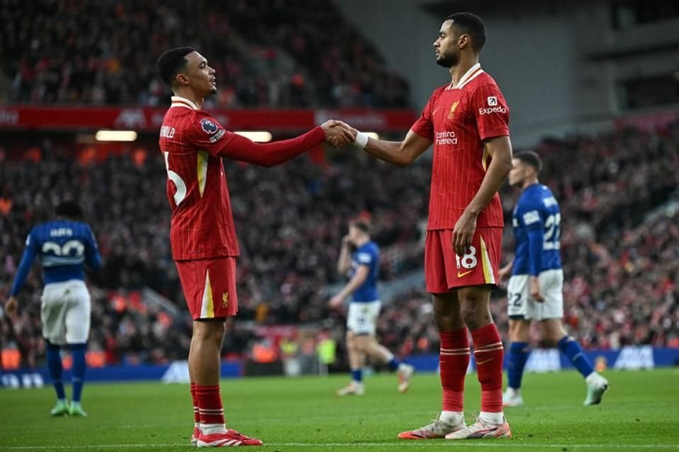 El Liverpool sigue líder en la Premier League.