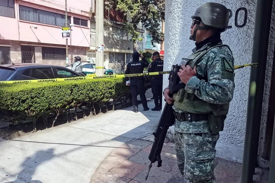 En una vivienda ubicada en la calle Juan Sánchez Azcona, en la colonia Del Valle un adulto mayor fue atacado a balazos.