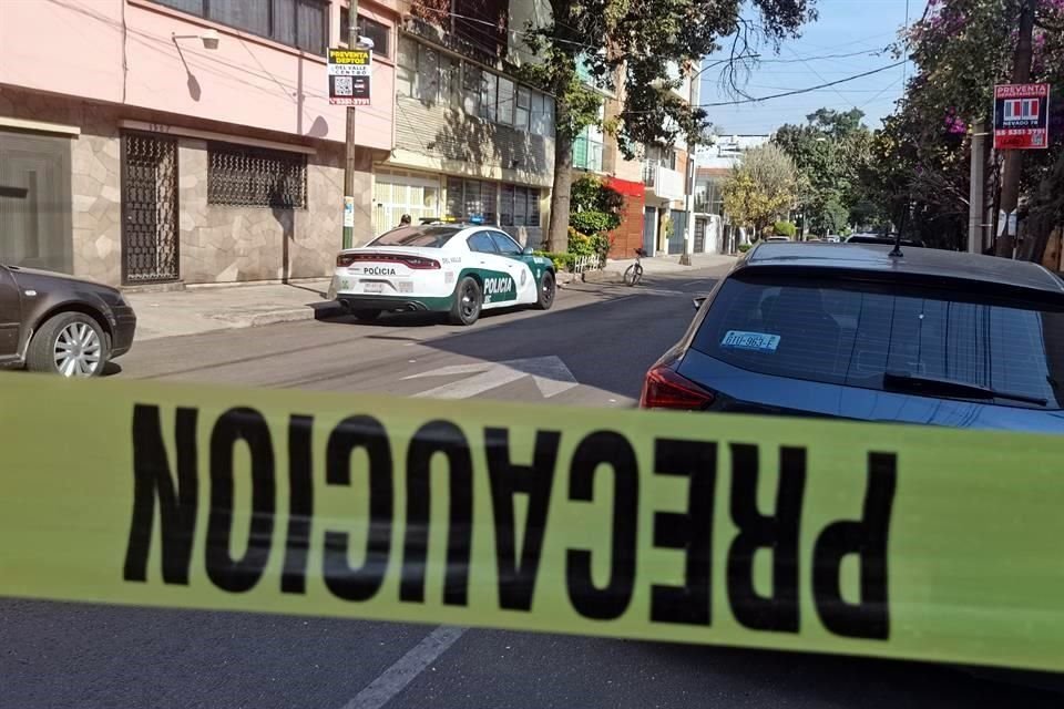 En una vivienda ubicada en la calle Juan Sánchez Azcona, en la colonia Del Valle un adulto mayor fue atacado a balazos.