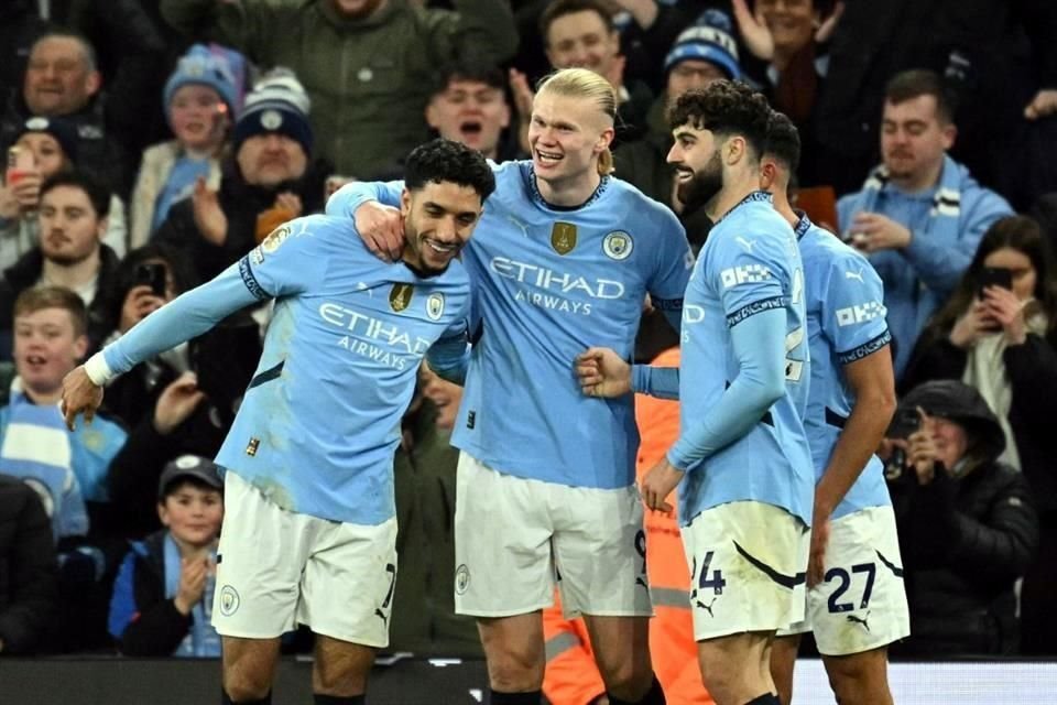 El Manchester City tomó un respiro en la Premier League al derrotar 3-1 al Chelsea en casa.