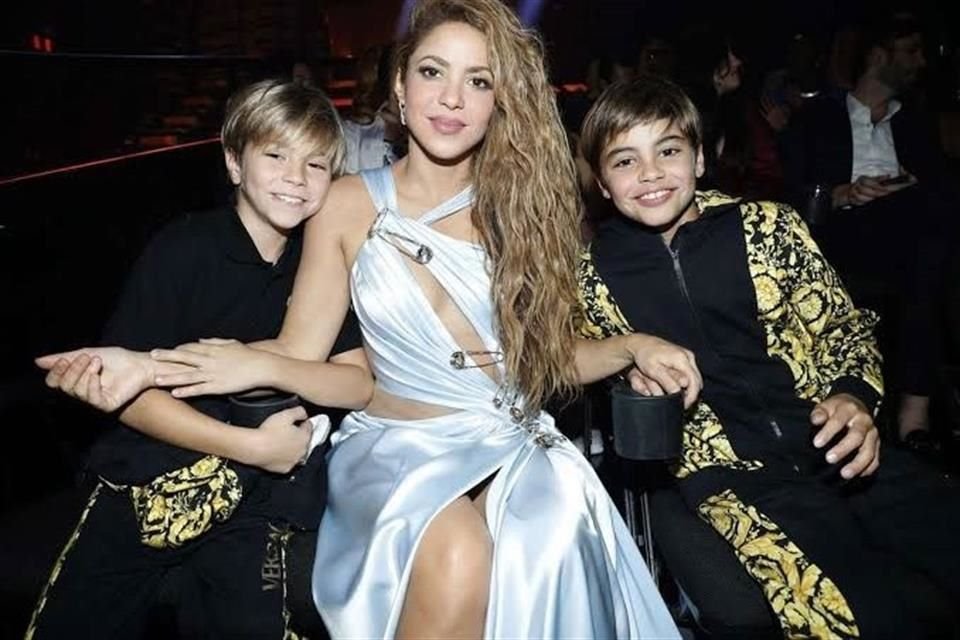 Lanzan hijos de Shakira su primer proyecto musical