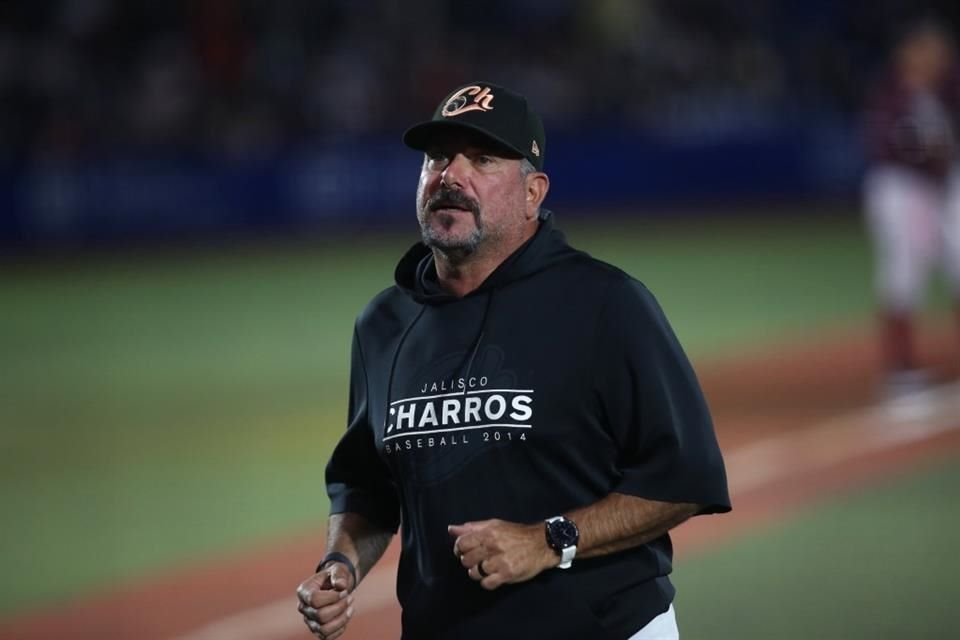 Benjamín Gil durante el cuarto juego de la Final de la LMP entre Charros vs Tomateros.