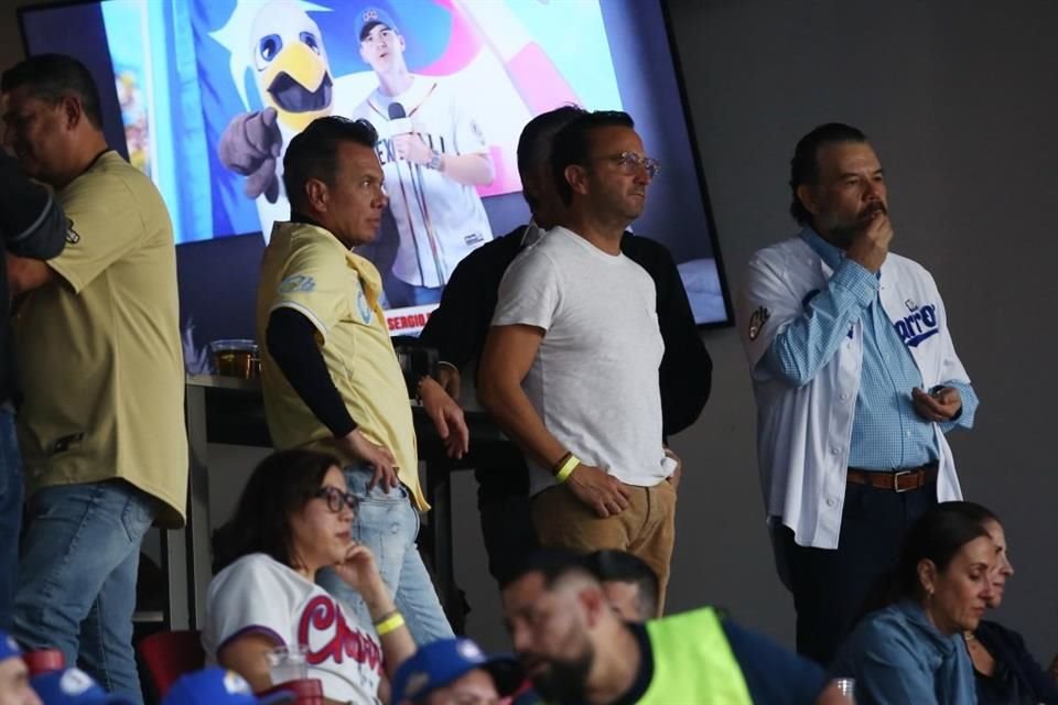 El Gobernador de Jalisco, Pablo Lemus, asistió al cuarto juego de la serie entre Charros y Tomateros.