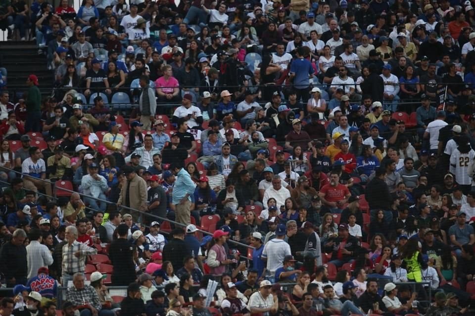 La afición abarrotó el Estadio Panamericano para alentar tanto a los Charros como a Tomateros.