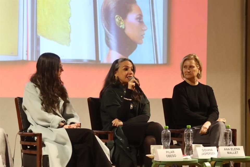 El libro 'Diseño en femenino. México presente' destaca la labor de 100 diseñadoras mexicanas, rescatando su historia y trabajo colectivo.