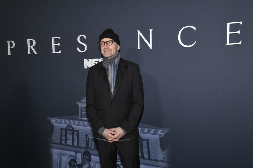 El cineasta dirigió y también fue director de fotografía de 'Presence'.