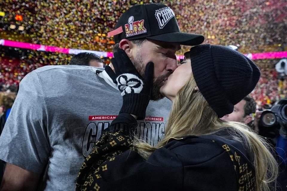 La pareja derrochó amor en medio de la celebración por el triunfo de los Chiefs.