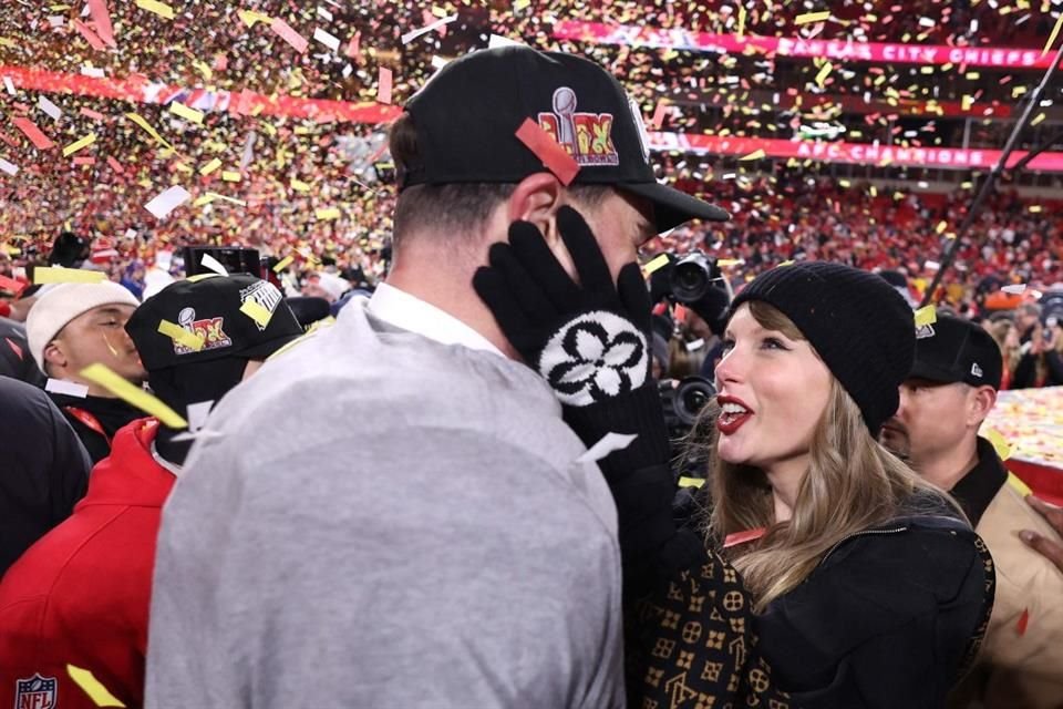 Taylor Swift celebró el triunfo de Travis Kelce y los Chiefs de Kansas City en final de conferencia de la NFL; será su segundo Super Bowl.