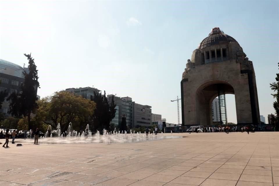 El hombre, originario de Sonora, falleció de forma espontánea en la explanada del Monumento a la Revolución.