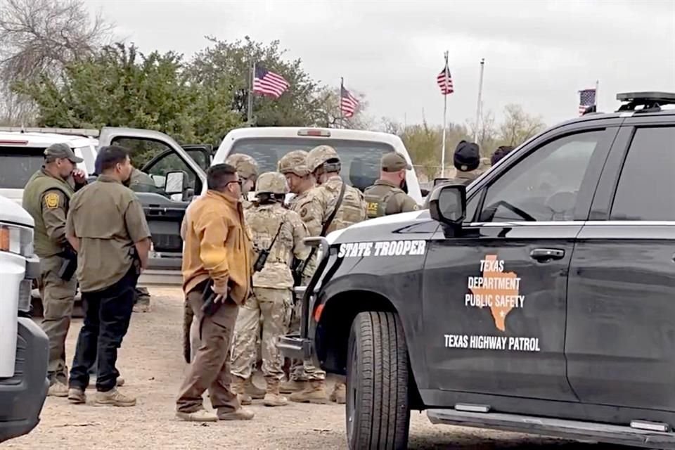 En medio del reforzamiento de la frontera, sicarios atacaron ayer a balazos desde el lado mexicano a agentes de la Patrulla Fronteriza.