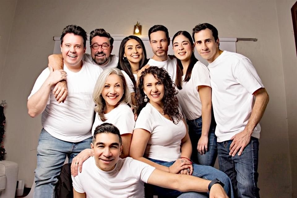 El elenco cuenta con Manuel Corta, Manuel Gorka, Gloria Toba, Victoria Trujano, Antonio Arochi, Laura Luz, María Filipini y Carlos Velandia; alternan Adrián Pola, Carlos Salazar y Vanessa Bravo.