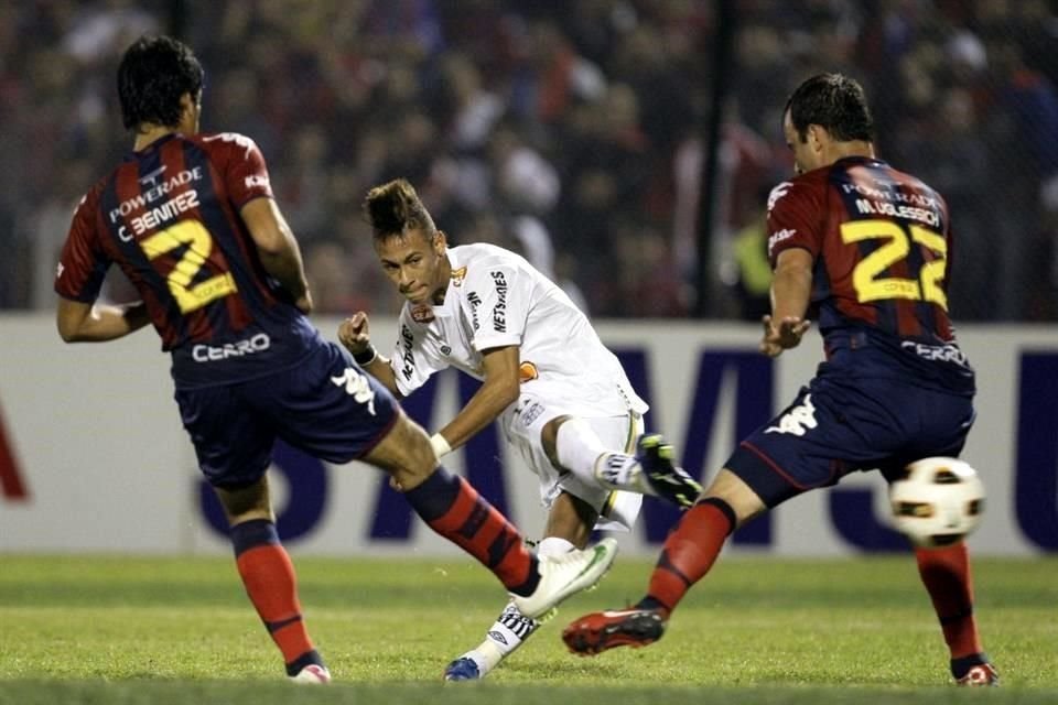 Neymar ganó la Libertadores con el Santos.