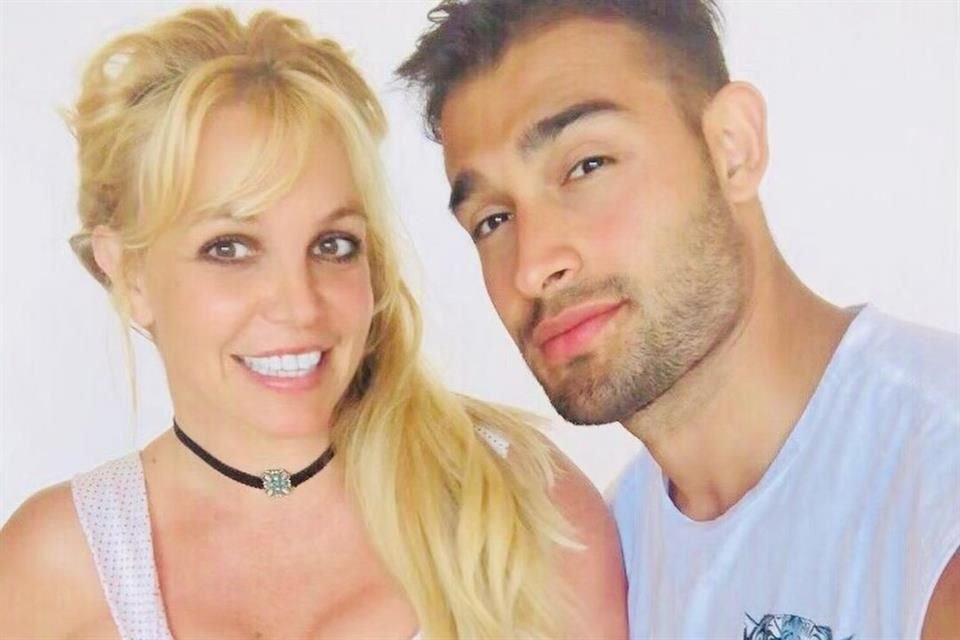 Asghari relató cómo su perspectiva cambió al ver la lucha de Britney por su libertad mientras estaba bajo el control de su padre, Jamie Spears.