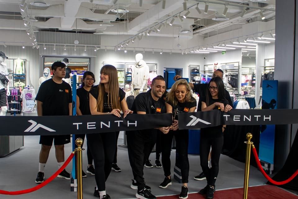 La marca de moda deportiva española, Tenth, inauguró su primer sucursal en el centro comercial Toreo Parque Central de Naucalpan, México.