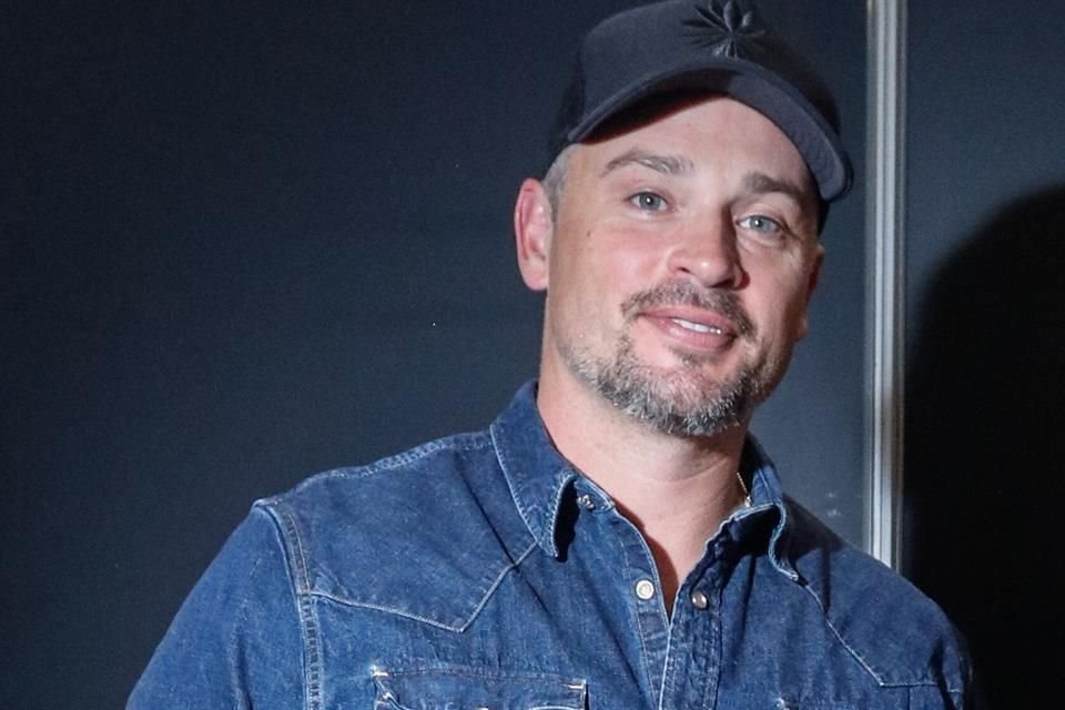 El actor Tom Welling, de la exitosa serie 'Smallville', fue arrestado en California por conducir supuestamente alcoholizado.