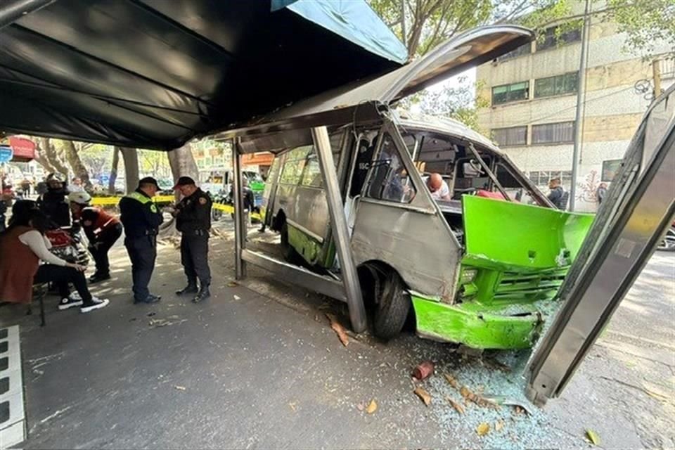 Cinco personas resultaron lesionadas tras el impacto