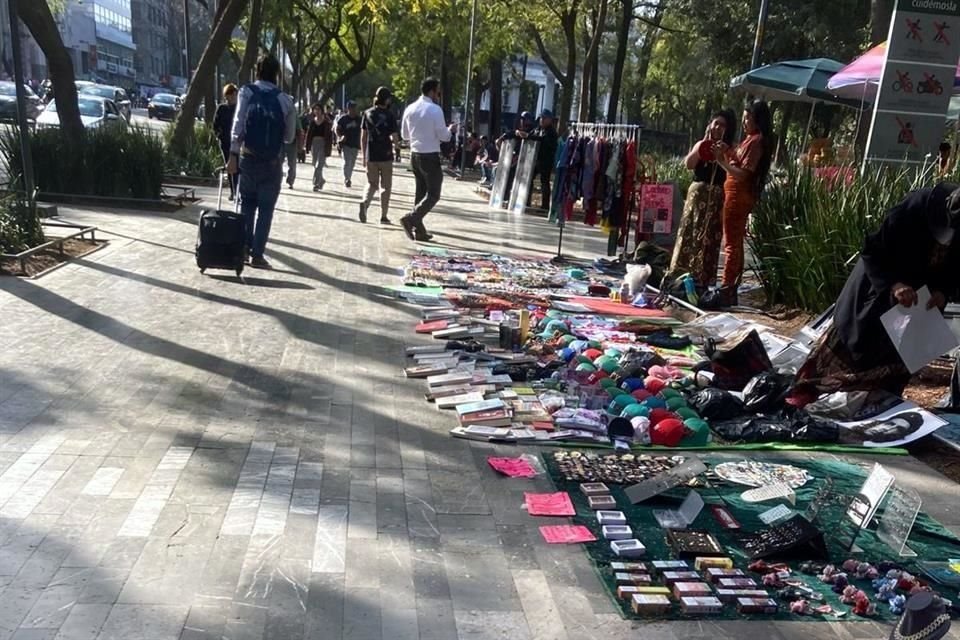 Además, vendedores realizaron un bloqueo en Avenida Juárez.