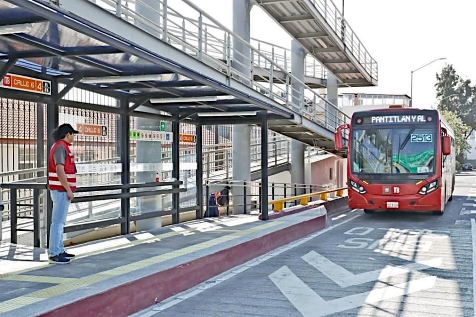 EL ESPACIO. La estación Calle 6 del Metrobús consiste en una estructura metálica de 100 metros cuadrados.