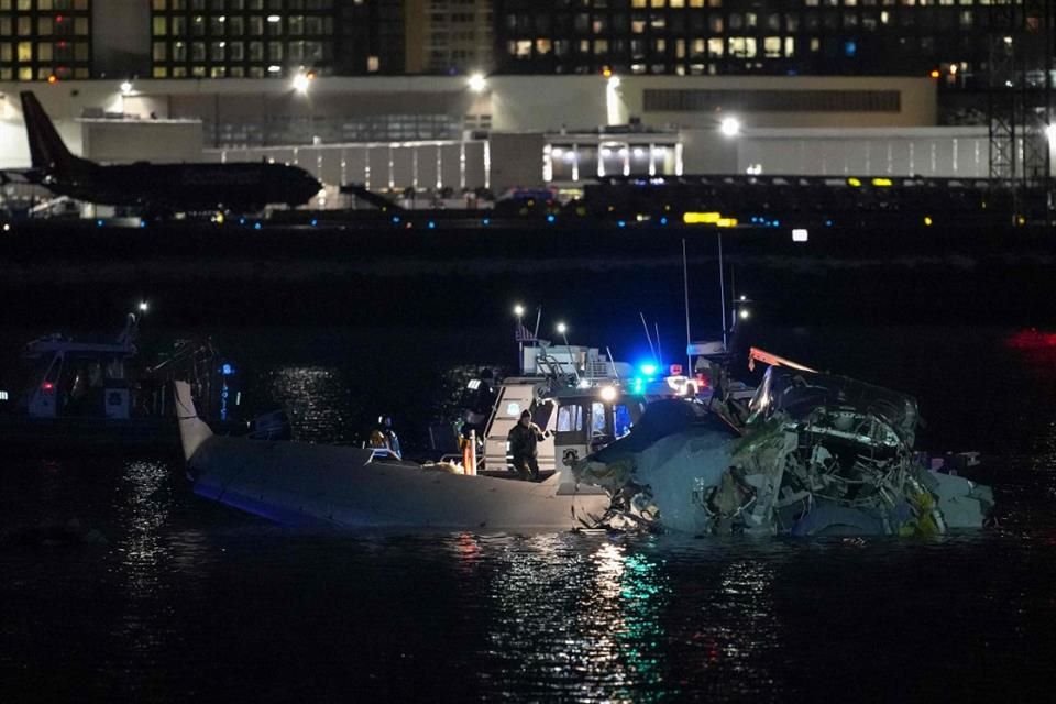 Tras accidente cerca de Aeropuerto, Trump cuestionó accionar del helicóptero y de la torre de control y dijo que 'pudo haberse evitado'.