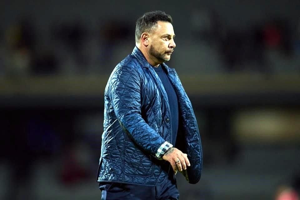 Antonio Mohamed niega traición a Pumas.