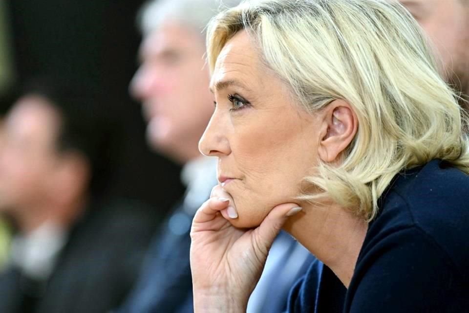 La líder ultraderechista francesa Marine Le Pen afirmó que Francia debería seguir la postura de Donald Trump hacia los deportados.