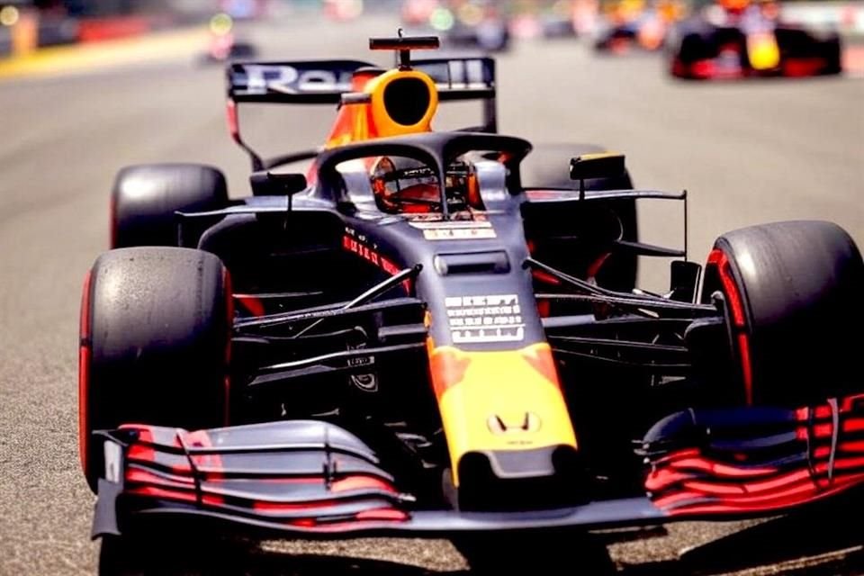 Max Verstappen y Liam Lawson encenderán la pista con el nuevo auto de Red Bull, el RB21, que cada vez está más cerca de entrar en acción.