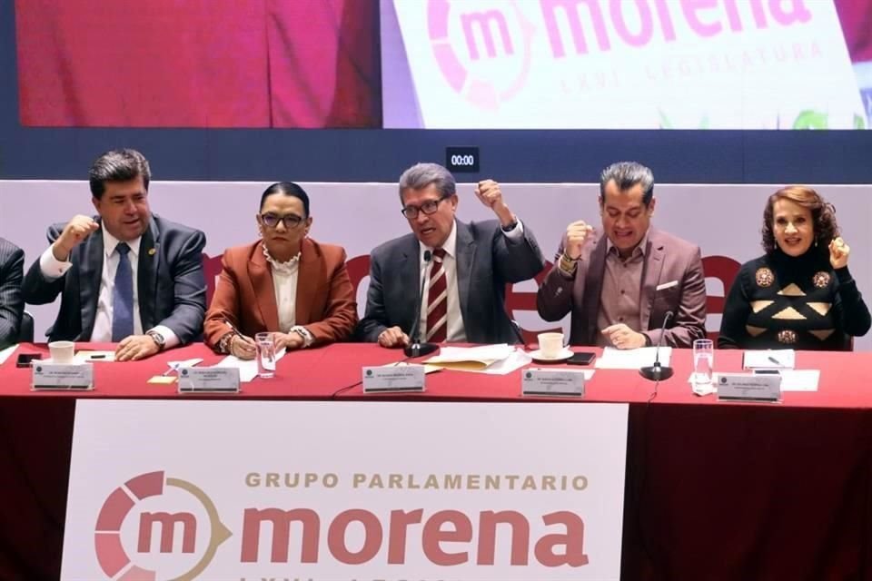 En reunión plenaria de Morena en la Cámara de Diputados, el coordinador de la bancada, Ricardo Monreal llamó a la unidad para respaldar y defender a la Presidenta Claudia Sheinbaum.