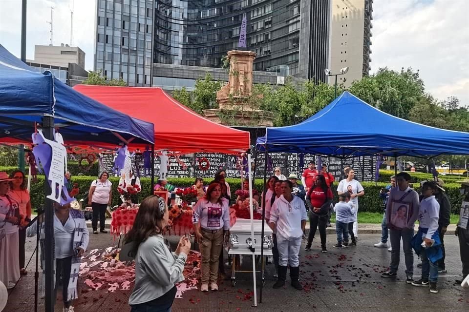 Durante su discurso la madre de la víctima recordó las trabas que le impuso la Fiscalía General de Justicia capitalina desde hace cuatro años.