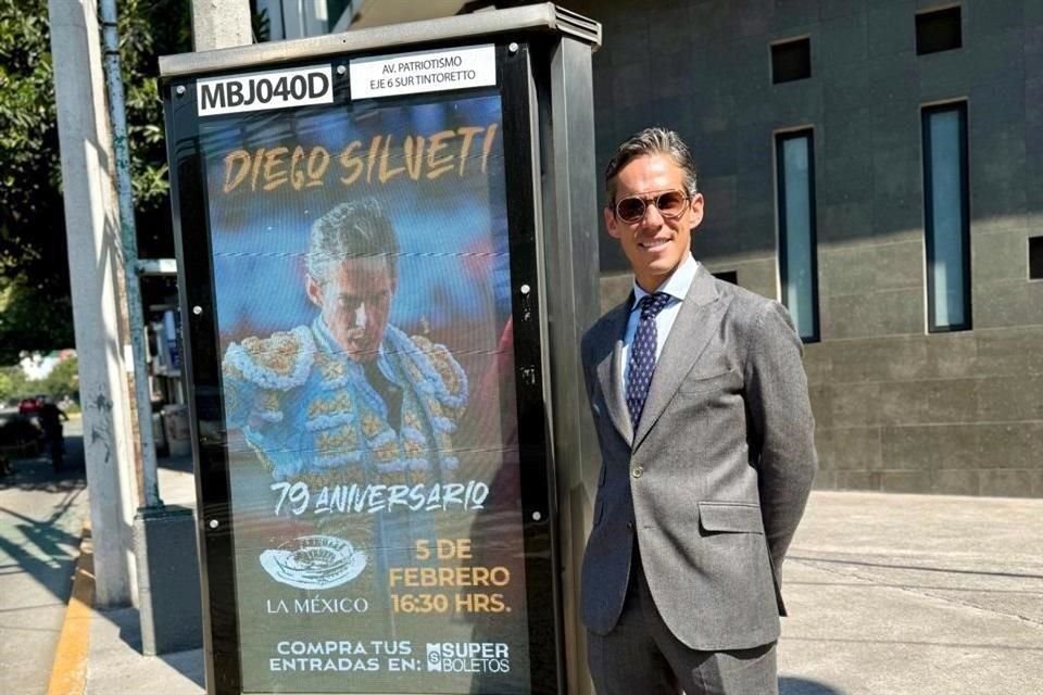 Diego Silveti está en muchas de las calles de la ciudad, para que todos sepan que él integra el cartel del Aniversario 79 de la Plaza México.