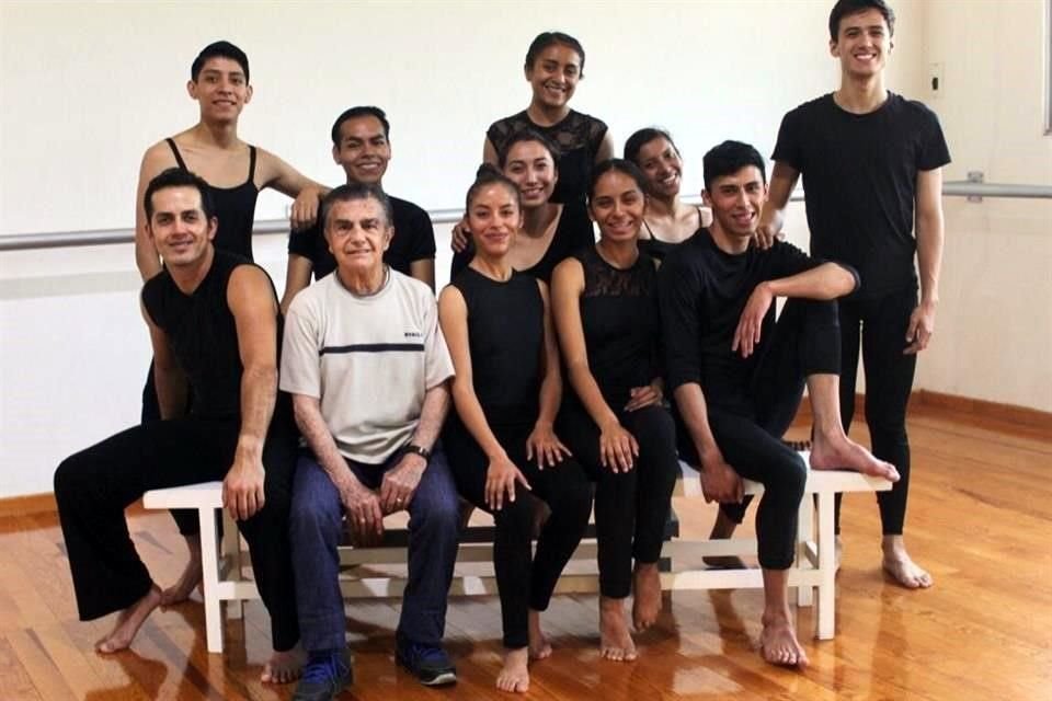 Su compromiso con la enseñanza, llevó a Federico Castro a fundar en Puebla Los Constructores Danza Contemporánea, un grupo que ha mantenido con recursos propios desde hace casi dos décadas.