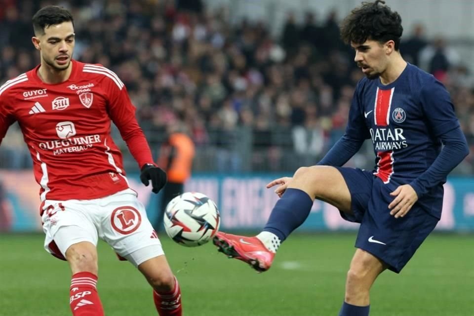 PSG llegó a 50 unidades en el liderato de la Ligue 1 y el Stade se quedó en el octavo lugar.