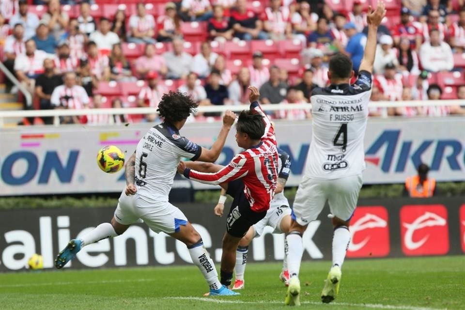 Yael Padilla fue responsable de la anotación de Chivas ante el Querétaro.