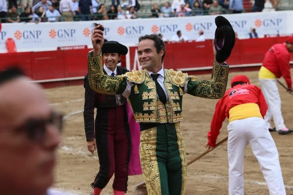 Juan Pablo Sánchez le cortó una oreja a cada toro de su lote.