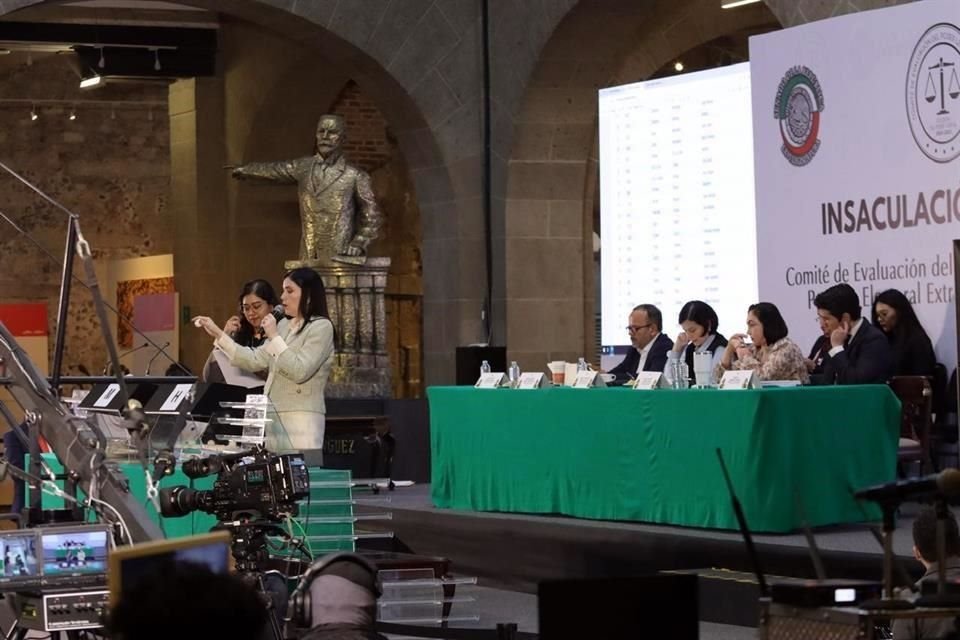 El receso, por 30 minutos, fue anunciado a dos horas de iniciado el sorteo de este lunes.