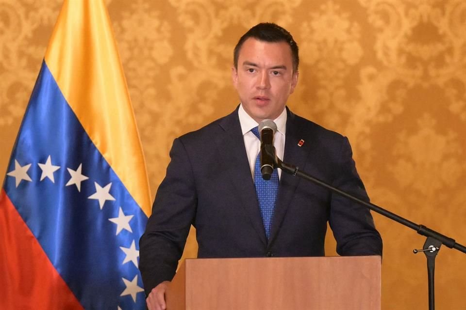 El Presidente de Ecuador, Daniel Noboa, habla desde el Palacio de Carondelet, en Quito, el 28 de enero.