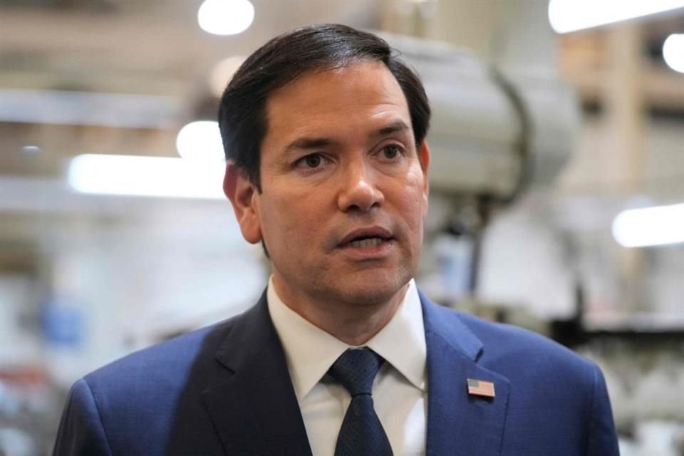 El Secretario de Estado de EU, Marco Rubio, habla con los medios durante una visita en El Salvador, el 3 de febrero del 2025.