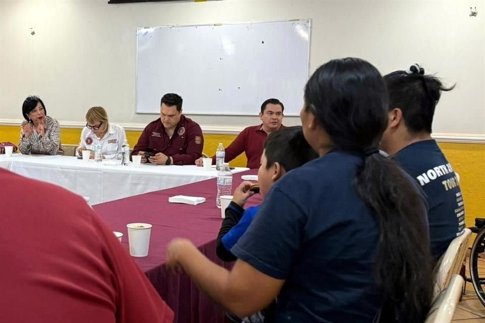 Un grupo de puesteros se reunió con diputados para expresar su queja.