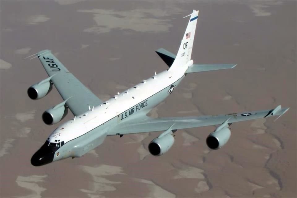 Boeing RC-135V es un artefacto de inteligencia, con reconocimiento e intercepción de señales que recoge información en tiempo real.