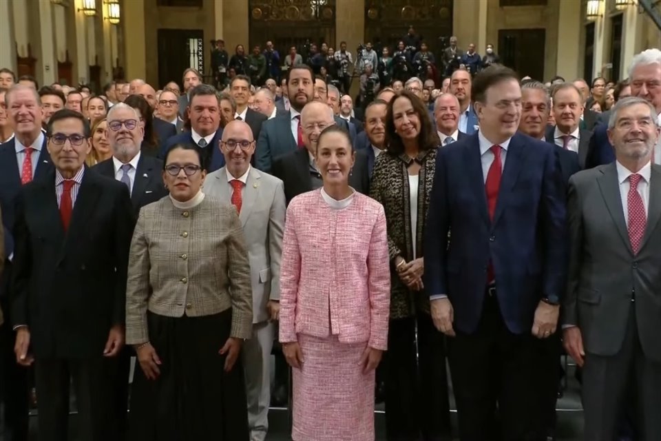 La Presidenta se reúne con empresarios en Palacio Nacional.