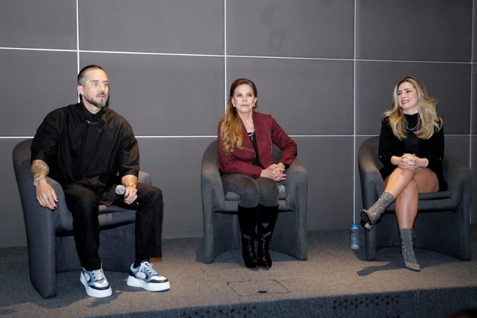 José Ron, Rosy Ocampo y Ariadne Díaz dieron a conocer la noticia.