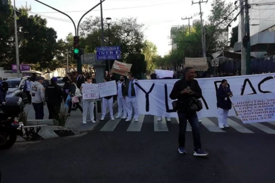 Los manifestantes se manifestaron en la Calzada de Tlalpan, a la altura del hospital.